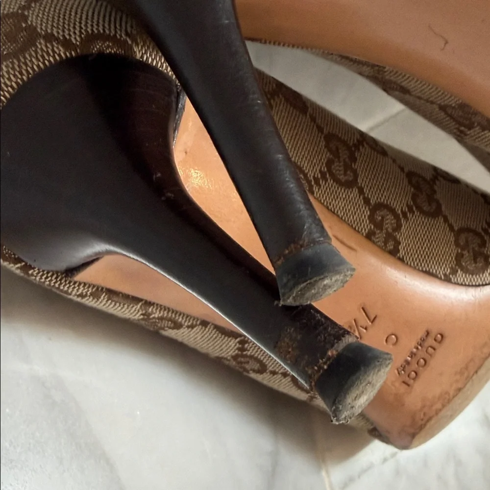 Gucci Beige Monogram Loafers with Gold Accent - Picture 7 of 7